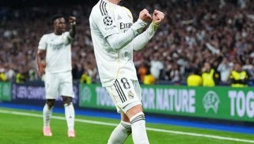 开云体育-费德·巴尔韦德成欧冠第二位帽子戏法乌拉圭球员|沃尔特·帕迪亚尼|欧冠联赛|卡洛斯-巴尔韦德|联赛|帕迪亚尼_新浪体育_新浪新闻