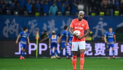 开云体育-塔利斯卡的广州生涯：高开低走 卡帅因他遭争议